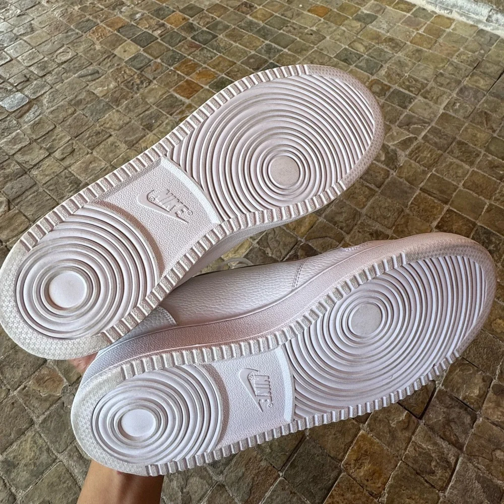 Nike White Sneakers with blue green  Swoosh - Picture 6 of 11